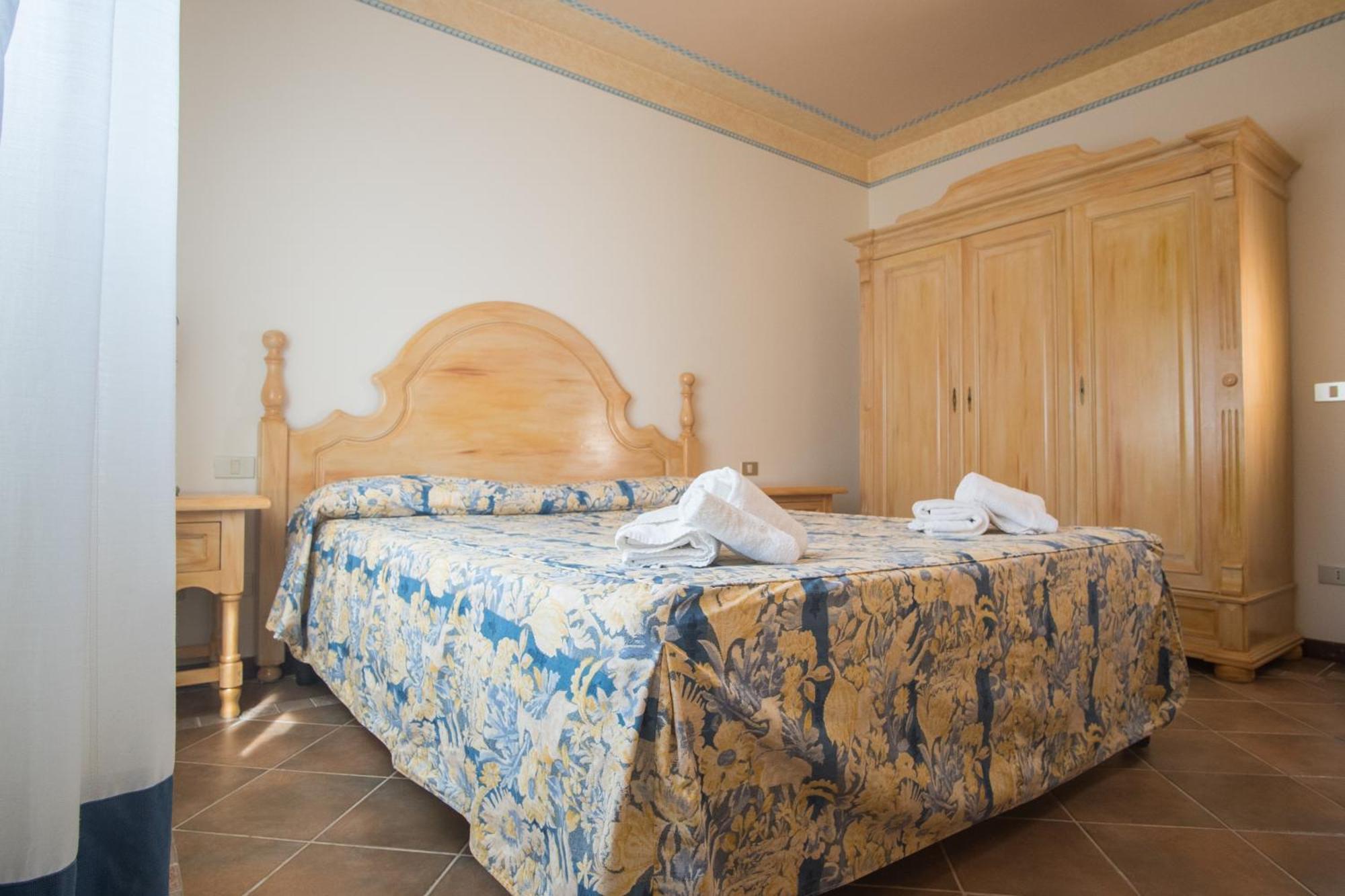 Aparthotel Il Giardino degli Oleandri Liscia di Vacca Esterno foto